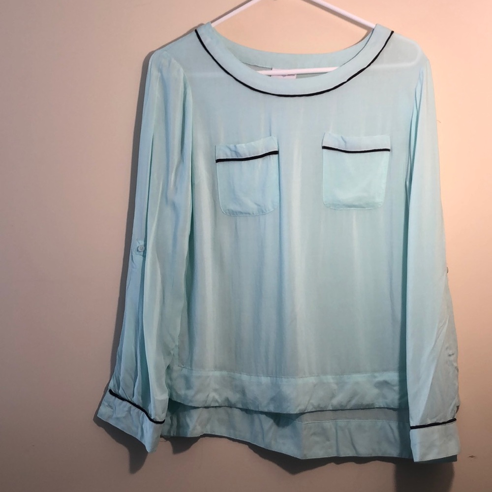 Light green flowy blouse size s/c